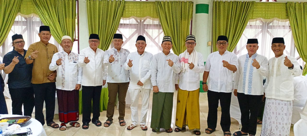 Bupati dan Wakil Bupati Tulang Bawang Gelar Sholat Idul Fitri Bersama Masyarakat di Islamic Center