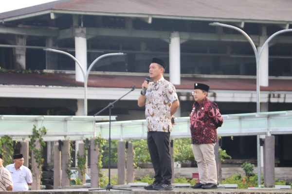 Bupati Dedi Irawan Pimpin Apel dan Halal Bihalal Pegawai Pemkab Pesisir Barat