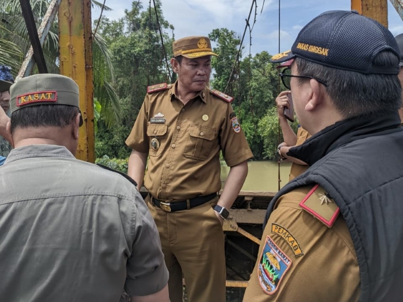 Akses Terputus, Pemkab Pesibar dan BBTNBBS Bergerak Cepat Perbaiki Jembatan Way Pemerihan