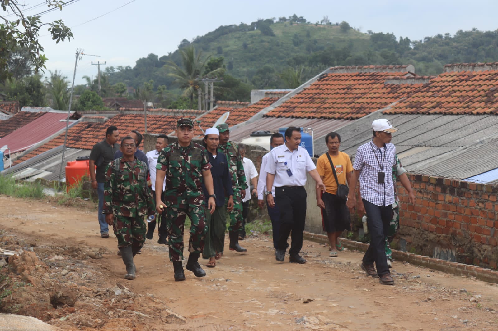 Dandim 0410/KBL Pantau Langsung Progres Karya Bakti Pembangunan Infrastruktur di Sukabumi