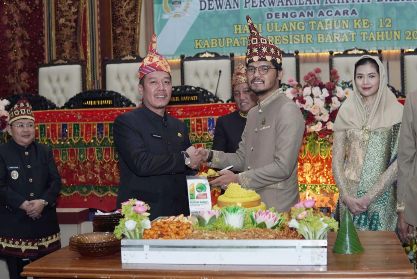 Peringati HUT Ke-12, Bupati-Wabup Pesibar Hadiri Rapat Paripurna DPRD