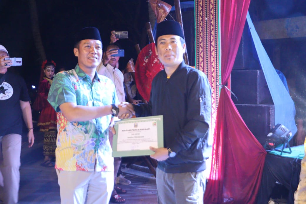 Bupati dan Wakil Bupati Resmi Menutup Pentas Seni Budaya HUT ke-12 Pesisir Barat
