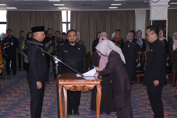 Gubernur Lampung Lantik 54 Pejabat Administrator, Tekankan Dedikasi dan Tanggung Jawab