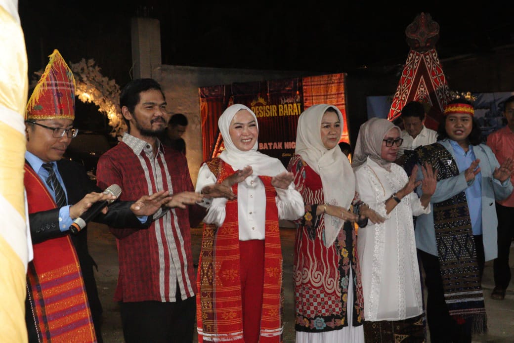 Ketua TP PKK Hadiri Batak Night 2025 di Pesisir Barat, Tekankan Indahnya Keberagaman