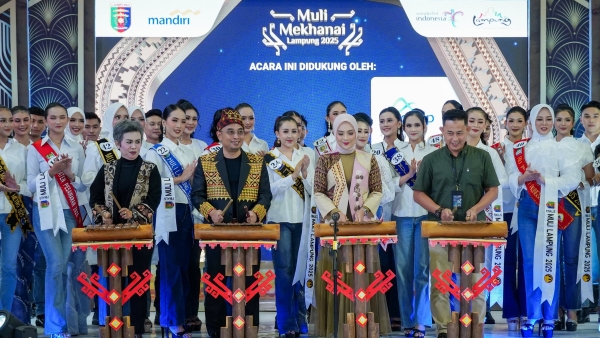 Ragam Warna Lampung Maju Warnai Pembukaan Fashion Show 2025