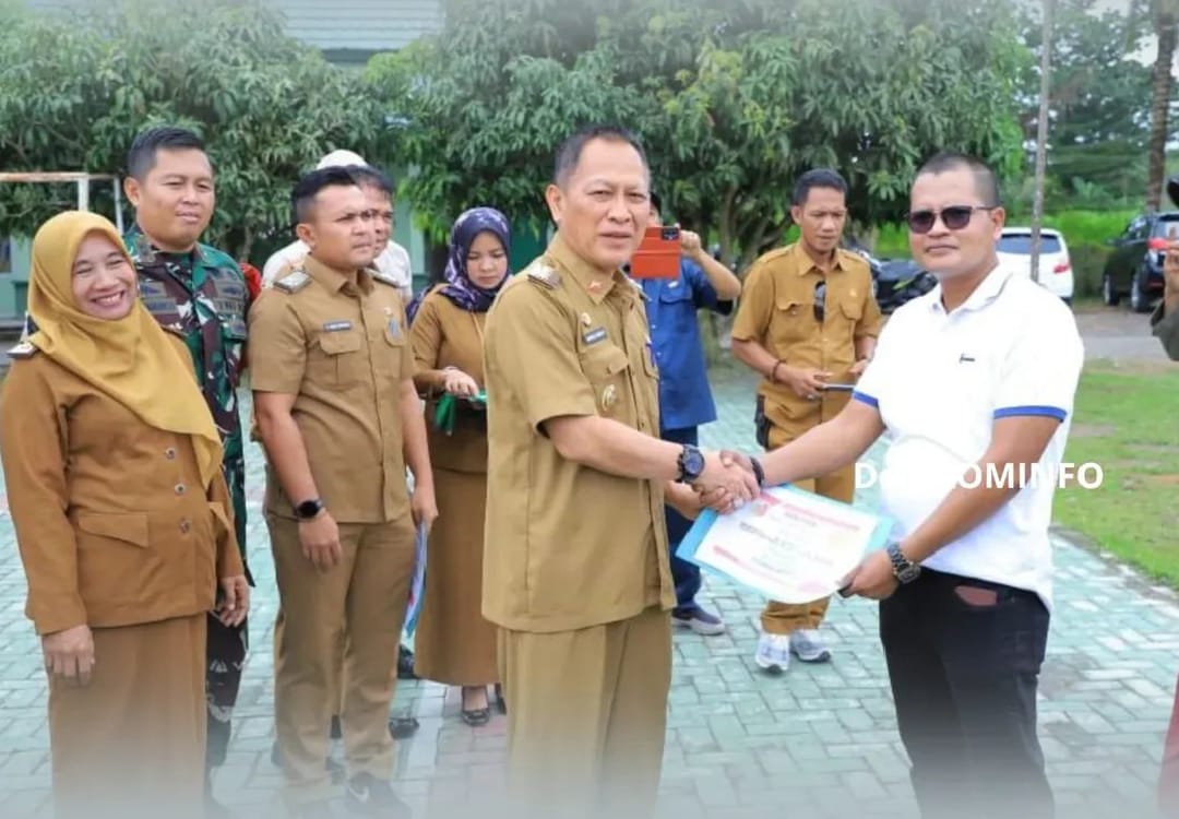 Bupati Tulang Bawang Serahkan Alsintan untuk Dongkrak Ketahanan Pangan Lokal