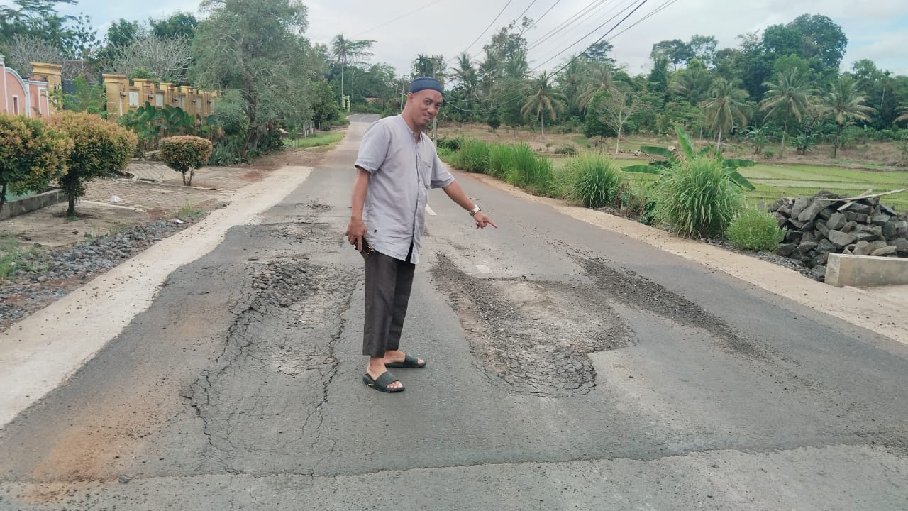 Baru Kelar Diperbaiki, Jalan Sukadana-Bumi Nabung Kembali Rusak