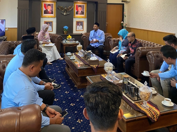 Wagub Jihan: Bina Remaja Lebih Baik di Masjid, Bukan Barak Militer