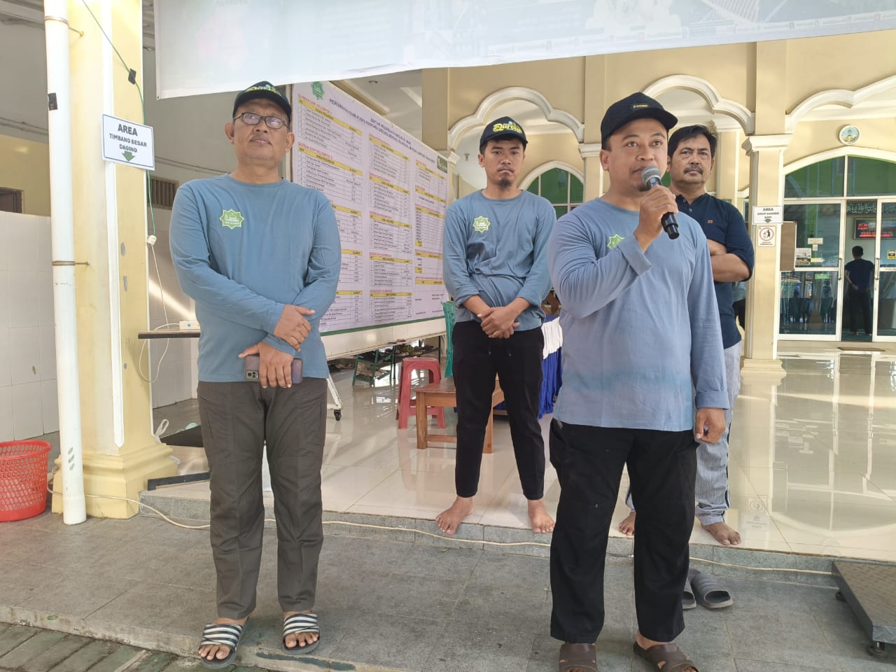 Masjid Al Iman Gedong Meneng Rajabasa Selenggarakan Pemotongan Hewan Qurban