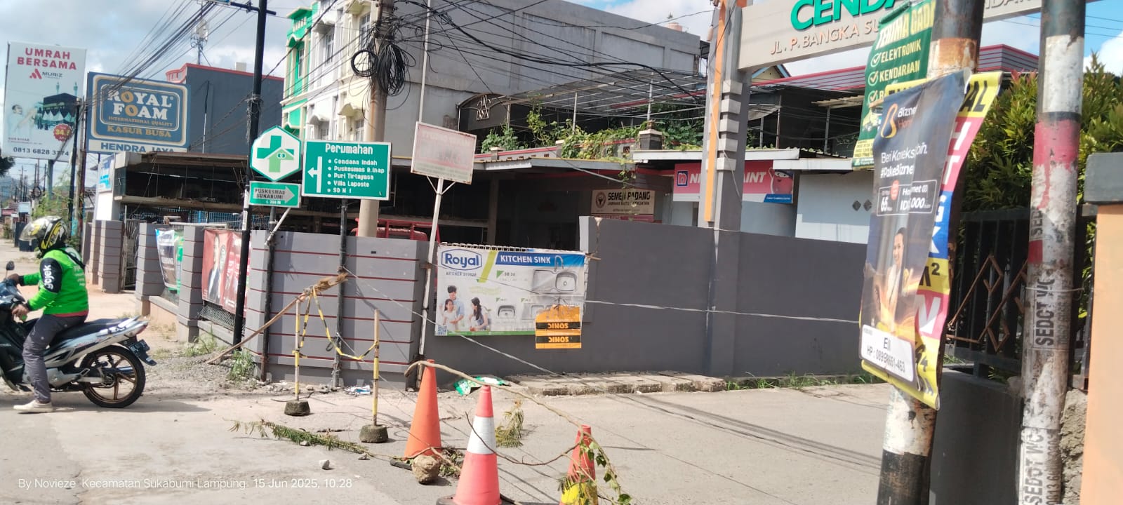 Penutupan Jalan Pulau Bangka Tanpa Petunjuk Arah Picu Kebingungan Pengguna Jalan