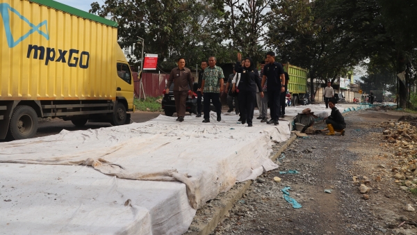 Walikota Eva Dwiana Tinjau Perbaikan Jalan Tirtayasa, Pastikan Kualitas Rigid Beton