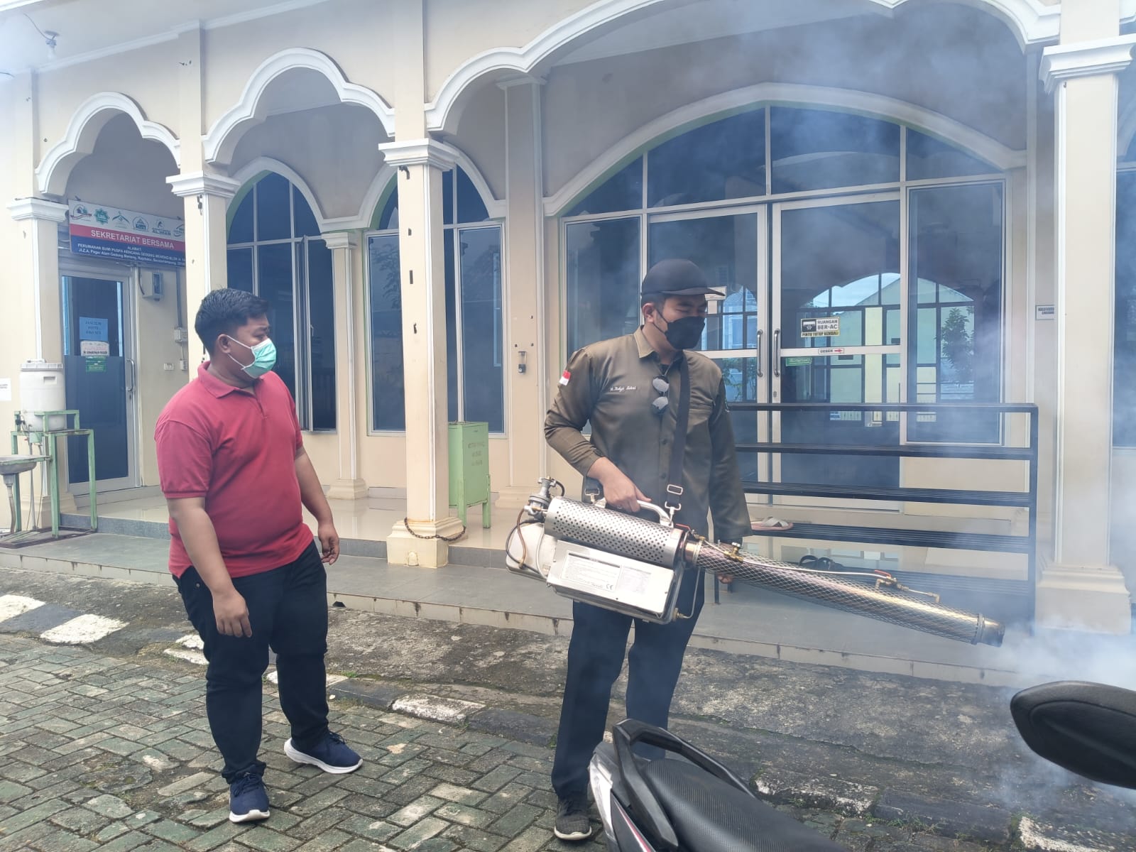 Puskesmas Rajabasa Indah Melaksanakan Kegiatan Fogging di Perum Bumi Puspa Kencana Gedong Meneng Rajabasa