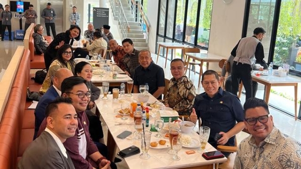 Kantin Demokrasi DPR RI Jadi Tongkrongan Baru Politisi, Puan Maharani, Sufmi Dasco hingga Raffi Ahmad Ngebaso Bareng