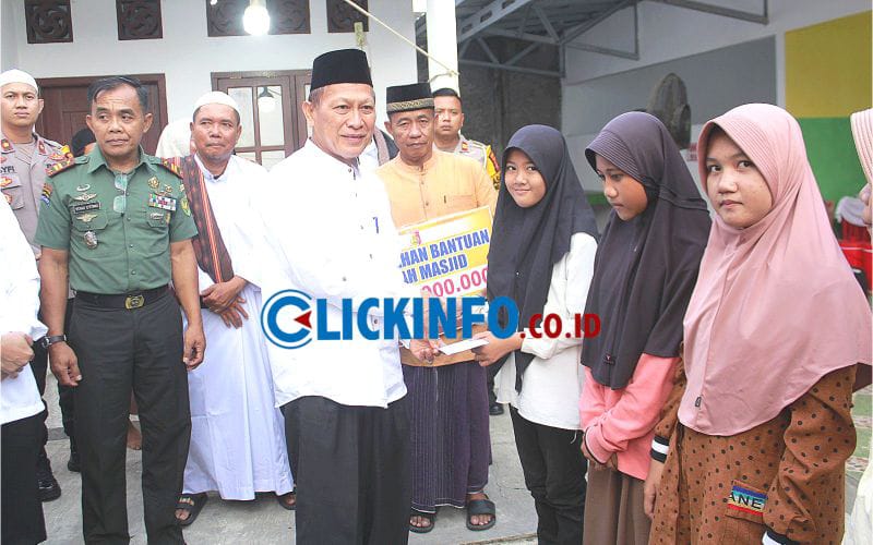 Pj Bupati Tulang Bawang Qudrotul Ikhwan Kegiatan Safari Ramadhan di Masjid Nur Iman Menggala