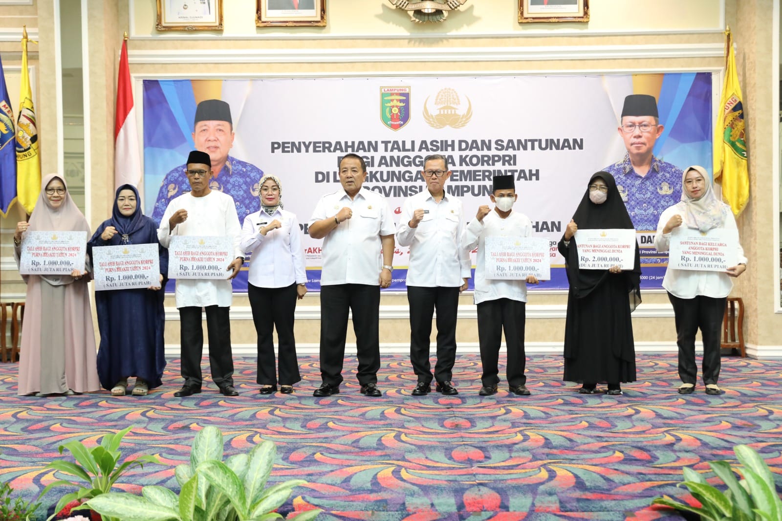 Gubernur Arinal Serahkan Santunan bagi Keluarga Korpri