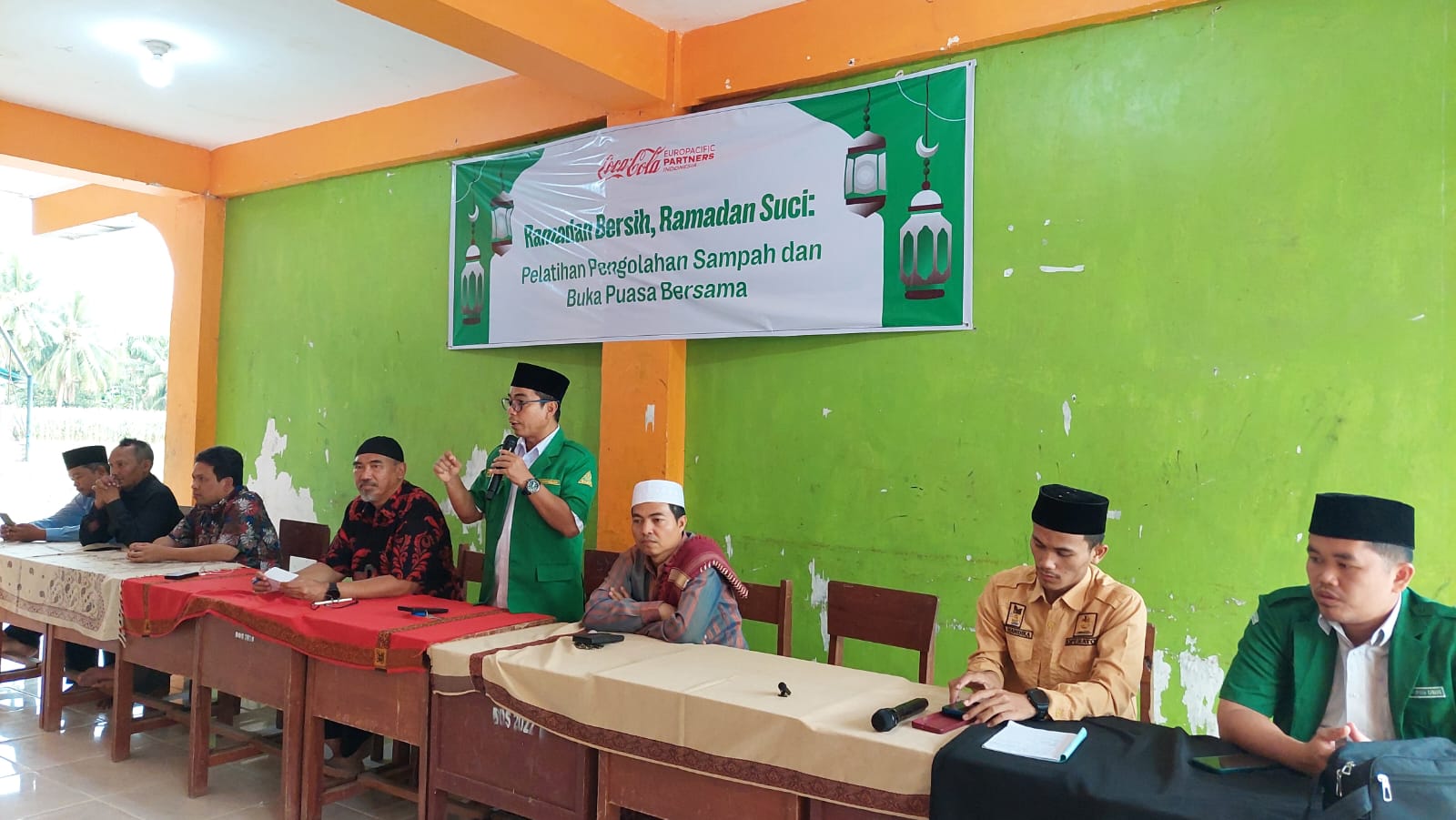 Bersama Pesantren: CCEP Indonesia Galang Kesadaran Lingkungan dan Solidaritas Sosial