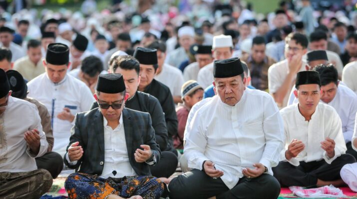 Gubernur Arinal, Keluarga Dan Forkopimda Salat Idul Fitri 1445 H Di Lapangan Korem 043/Gatam