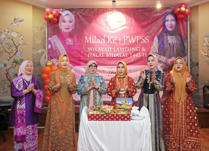 Riana Sari Hadiri Milad Perkumpulan Wanita Palembang