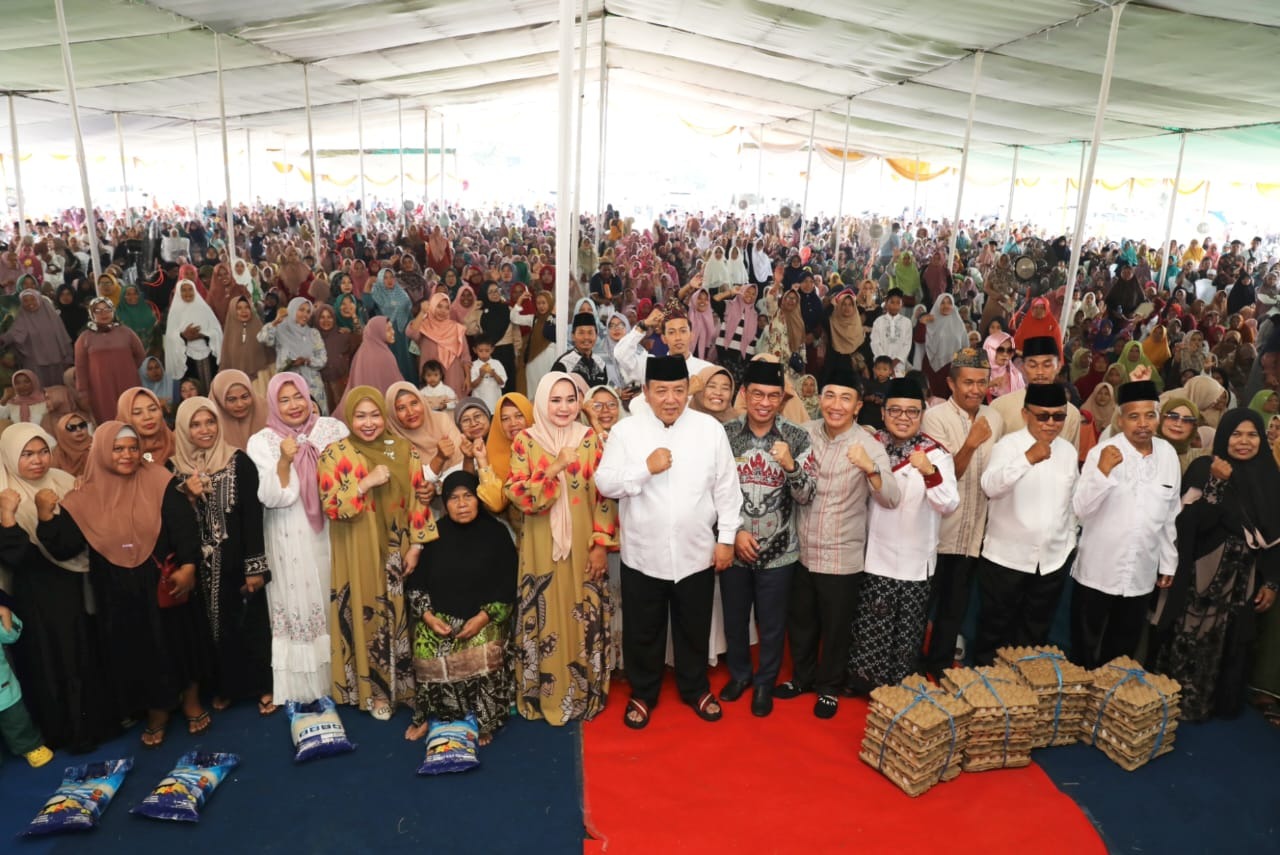 Gubernur Lampung Arinal Djunaidi-Riana Sari Hadiri Pengajian Akbar di Tanggamus