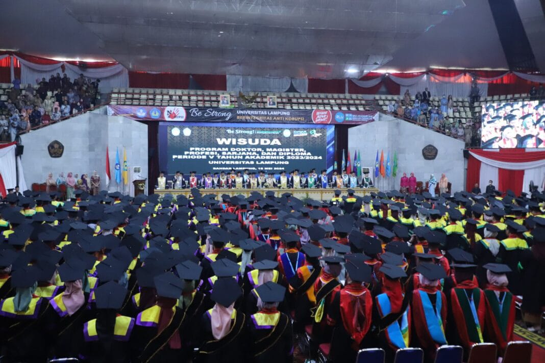 Unila Gelar Wisuda Periode V 2023/2024 dengan 754 Lulusan, Momen Haru Warnai Acara