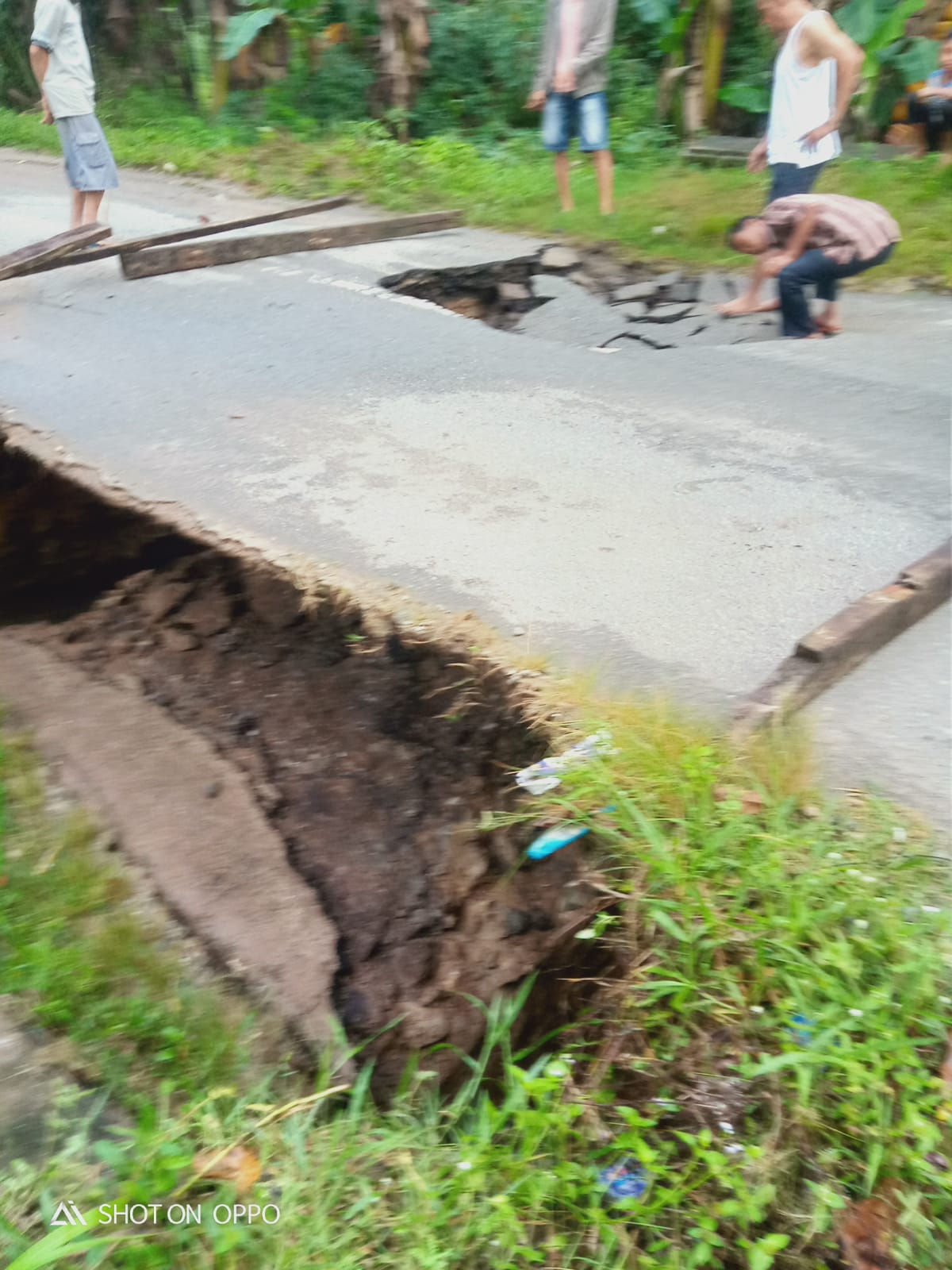 Kadis BMBK Lampung Tinjau Jalan Amblas di Pubian Lamteng