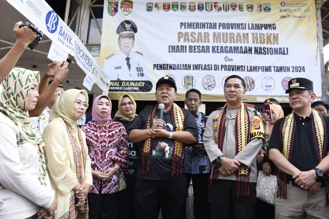 Gubernur Arinal Djunaidi Melakukan Penebaran Bibit Ikan di Tubaba