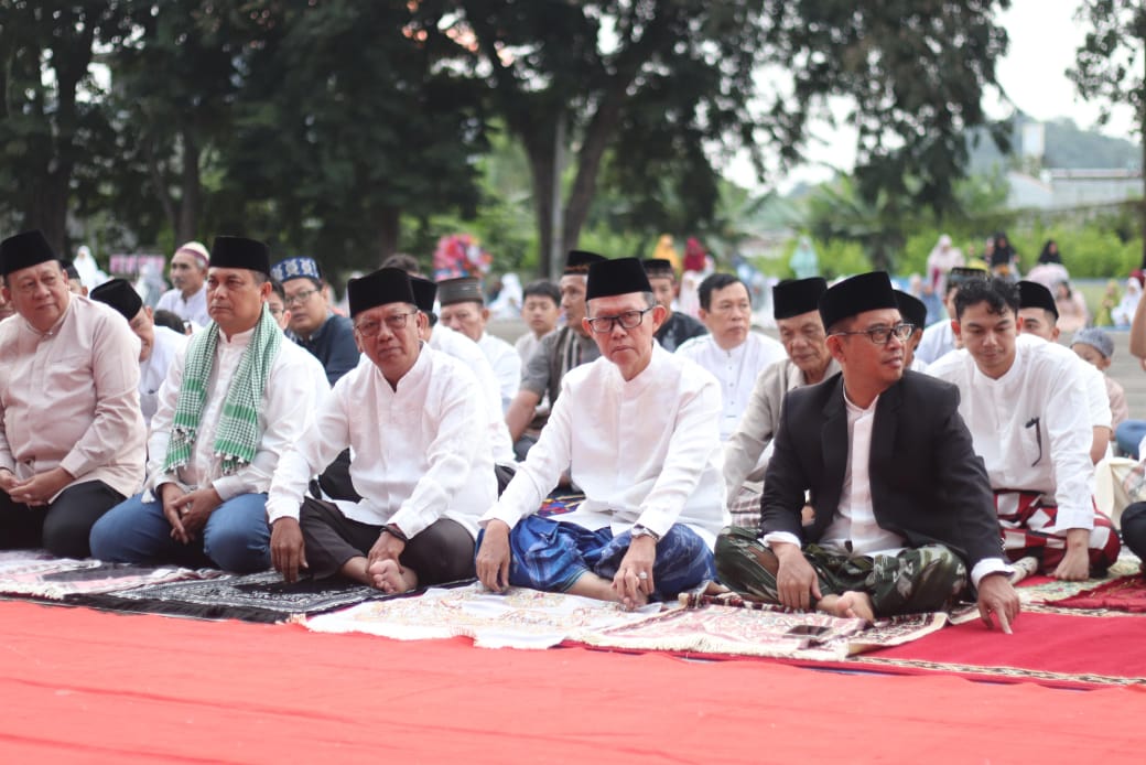 Ketua DPRD Lampung Sholat Idul Adha di Lapangan Saburai