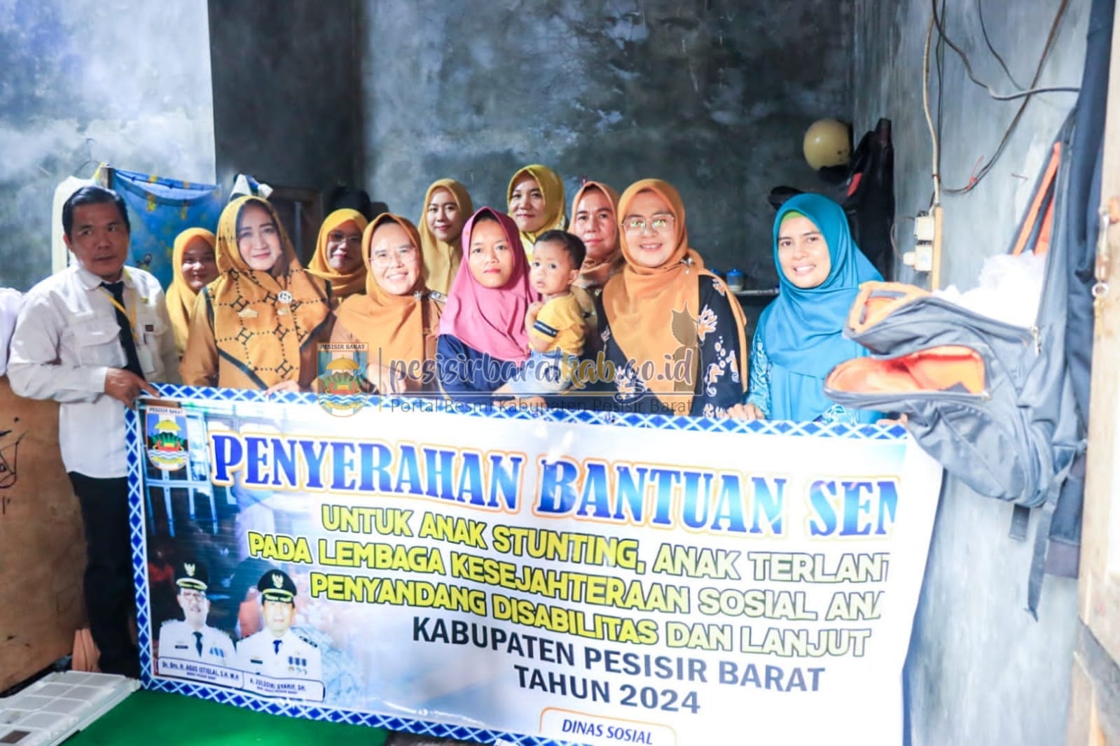 TP PKK Pesibar Salurkan Bantuan Pangan untuk Cegah Stunting