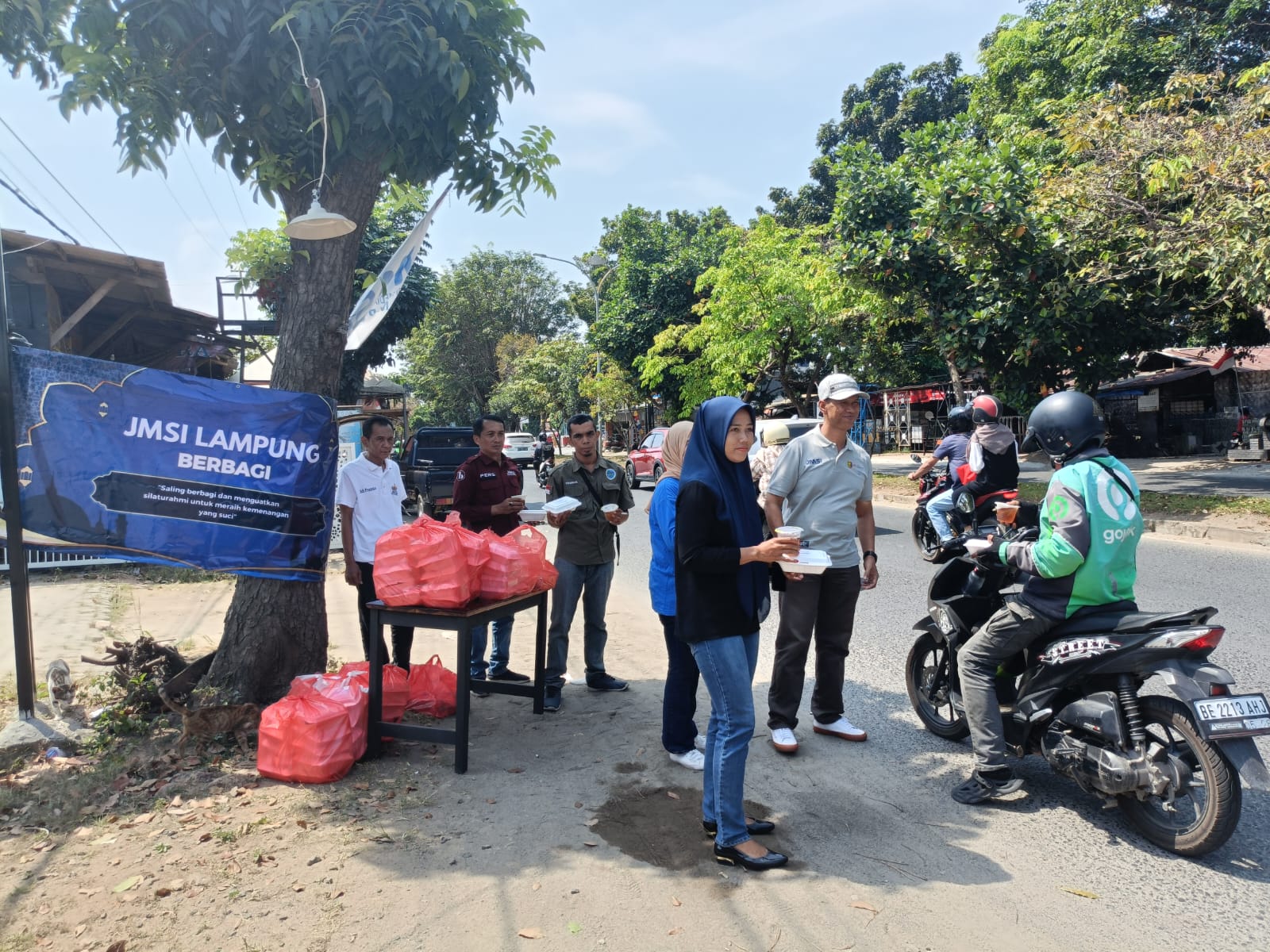 JMSI Lampung Berbagi Rezeki, Ratusan Nasi Kotak Dibagikan ke Masyarakat
