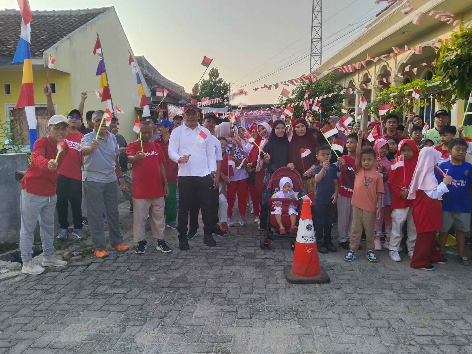 Jalan Santai dan Pembagian Doorprize, Acara Puncak HUT RI ke 79 di RT 007 Perum BPK