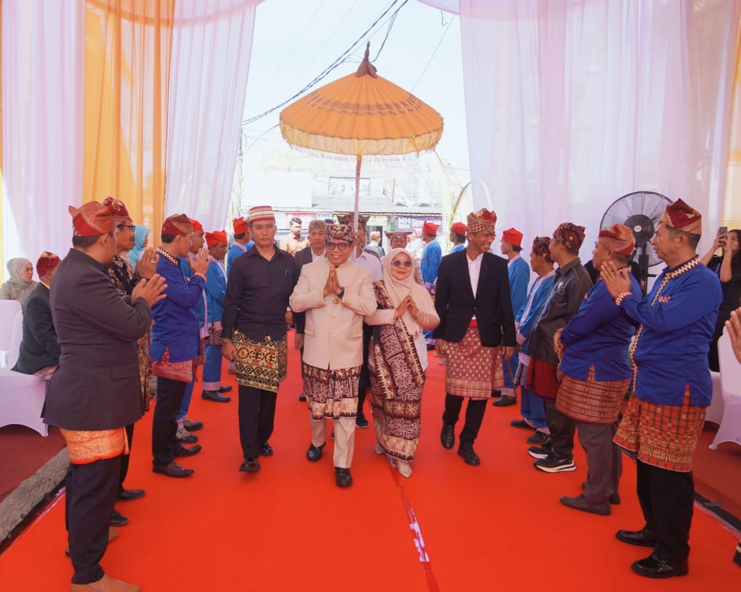 Pj Gubernur Lampung Saksikan Upacara Adat Angkon Anak, Jalin Keakraban dengan Masyarakat Adat