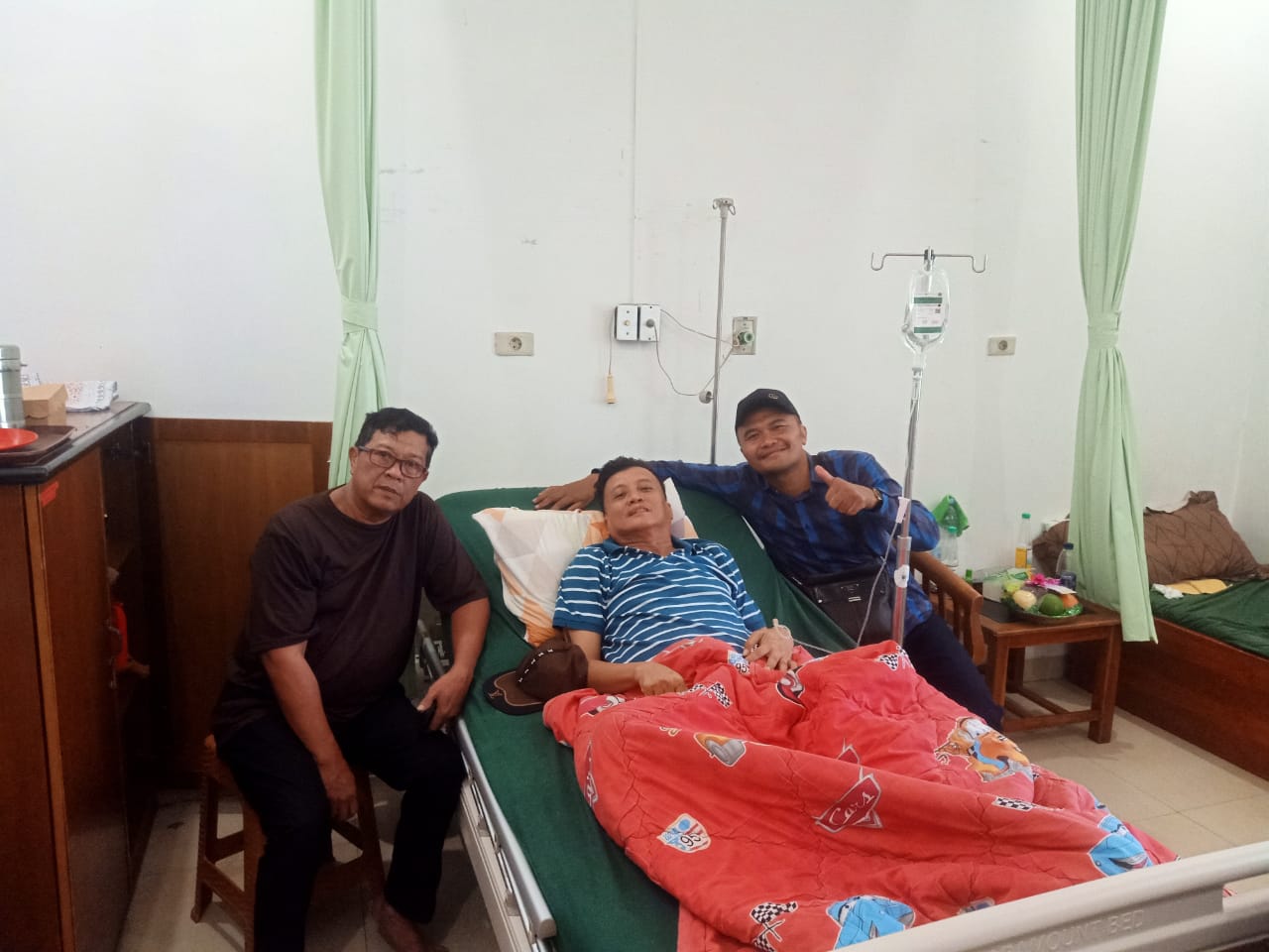 Pimpinan Media Bongkarpost Dirawat di RS, Awak Media dan Kapolresta Berikan Dukungan