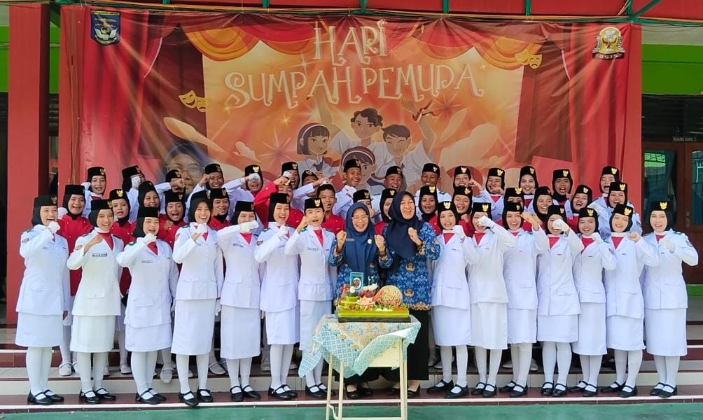 SMPN 1 Bandarlampung Semarakkan Hari Sumpah Pemuda dengan Paskibraka dan Lomba Kreatif