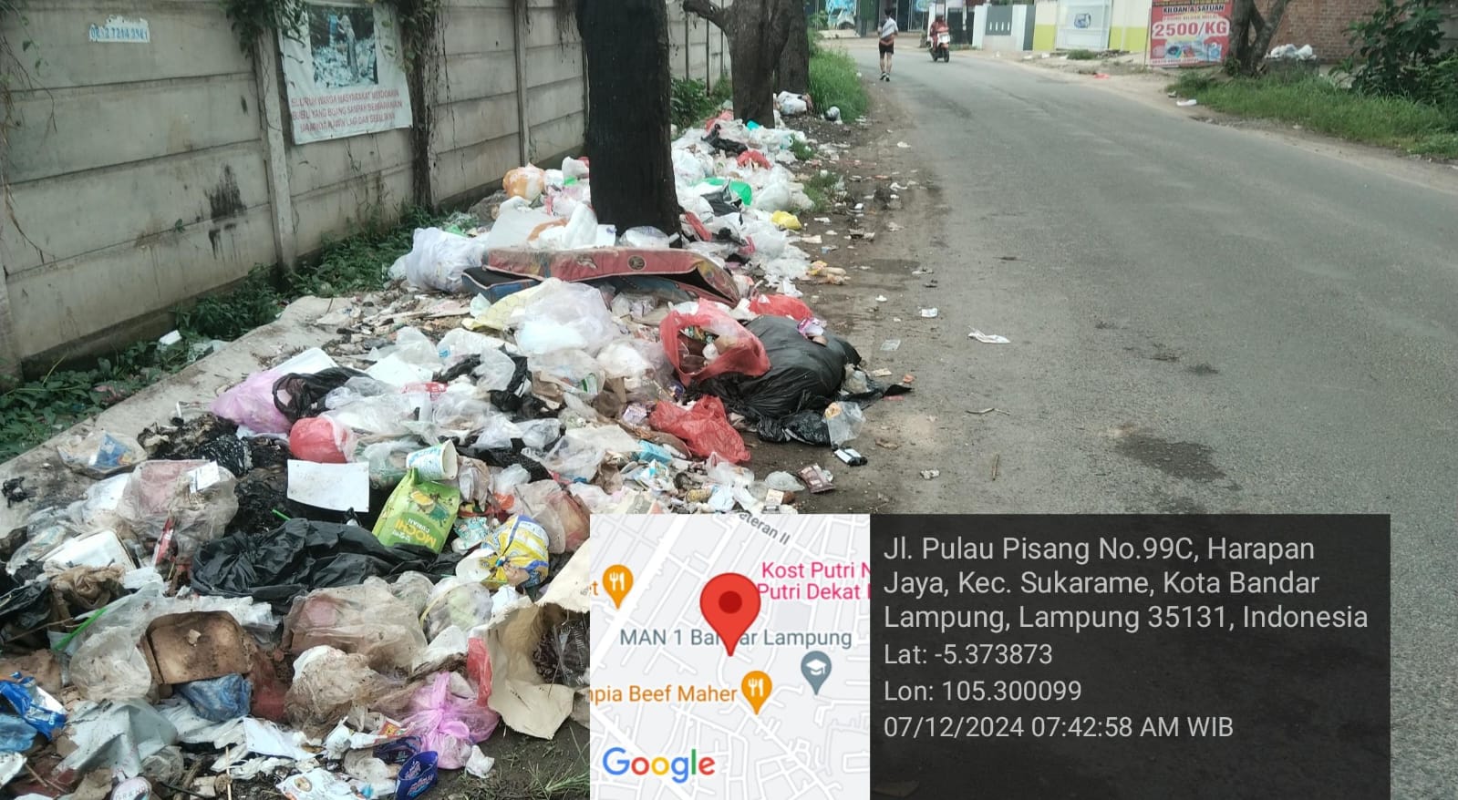 Jalan Pisang Sukarame Jadi TPA Liar, Warga Minta Pemerintah Bertindak