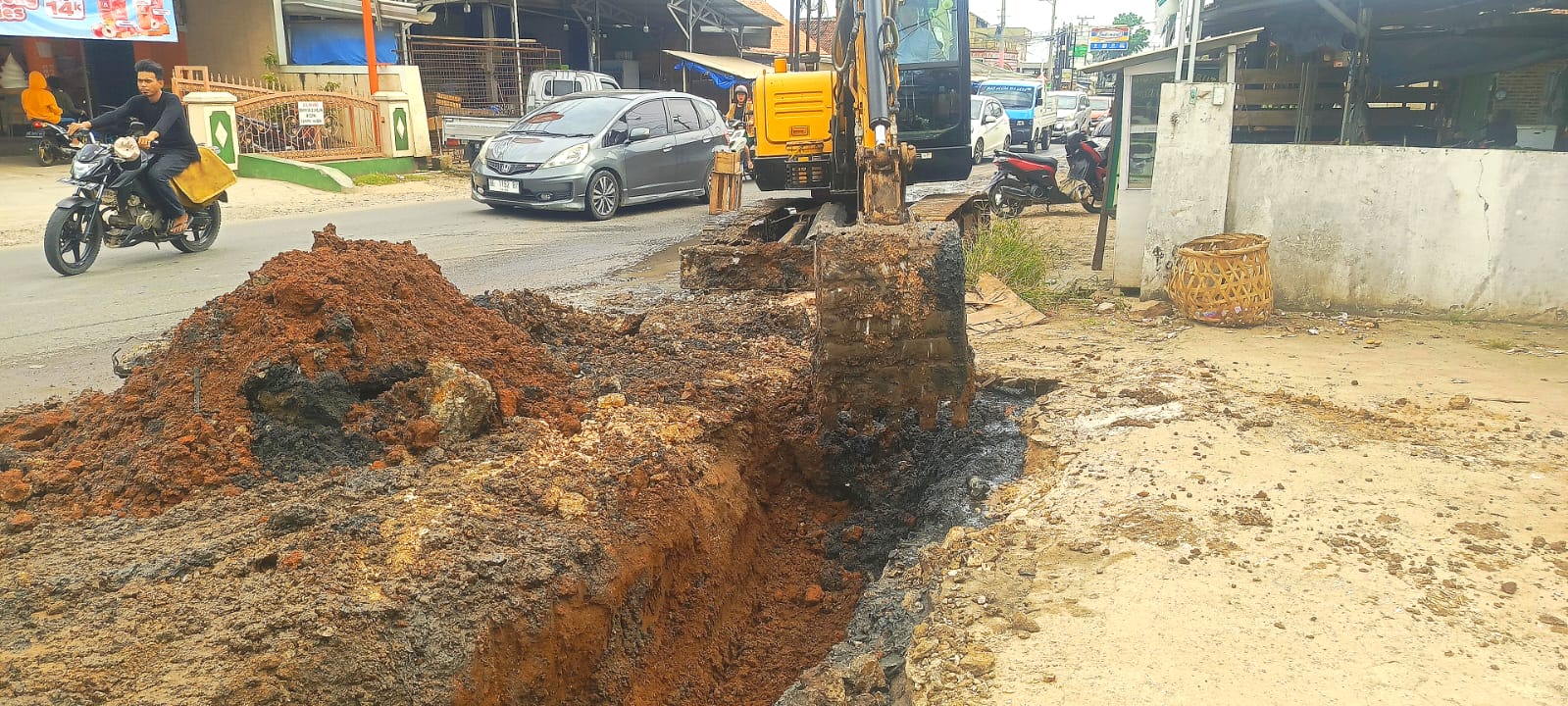 Banjir di Jalan Pangeran Senopati, Pemdes Jatimulyo Bergerak Cepat