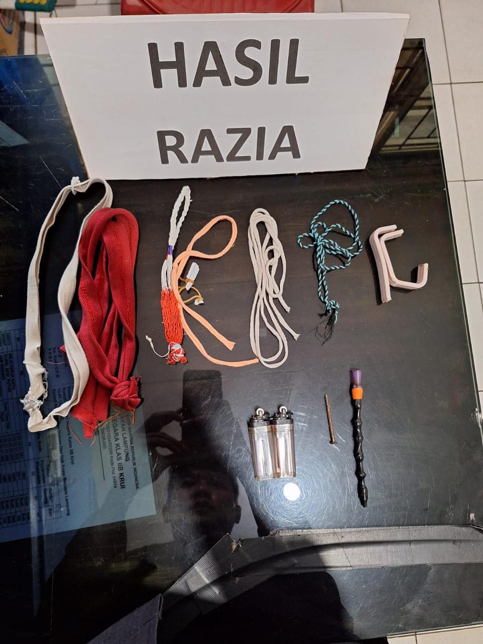 Rutan Krui Gelar Razia Kamar Hunian, Sita Barang-Barang Berpotensi Ganggu Keamanan