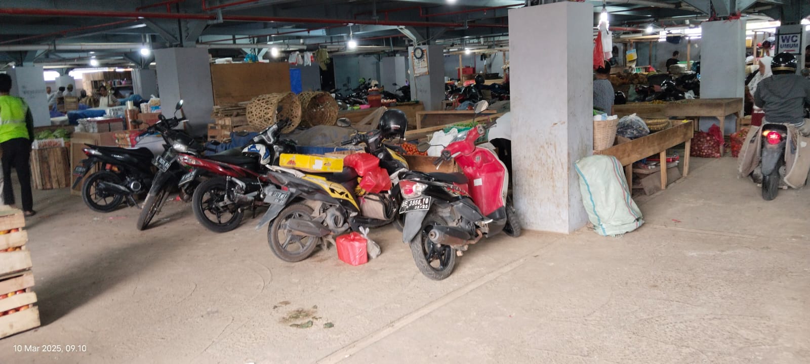 Pasar Pasir Gintung Semrawut, Pedagang Keluhkan Pungli dan Minta Evaluasi