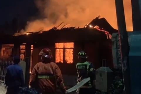 Kebakaran Landa Rumah di Gedong Meneng Usai Salat Tarawih