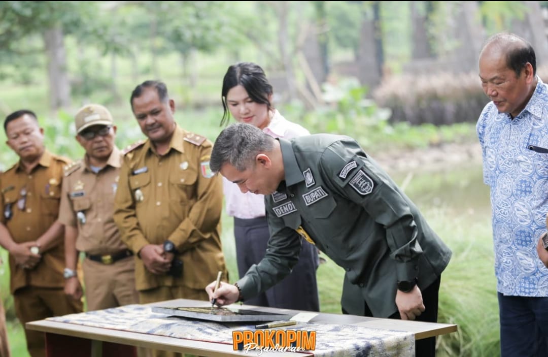 Bupati Pesawaran Dendi Ramadhona Hadiri Peresmian dan Serah Terima Jalan Pantai Mutun dari The Hurun
