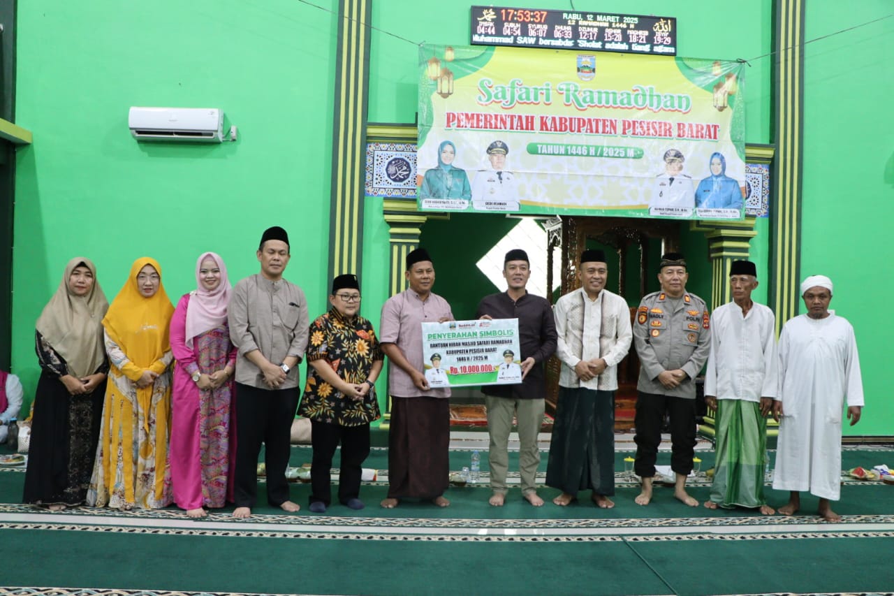 Bupati-Wakil Bupati Pesibar Hadiri Safari Ramadan di Penggawa V Ulu