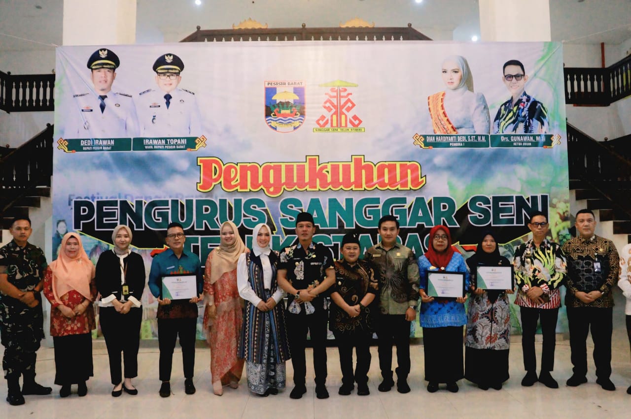 Bupati Kukuhkan Pengurus Sanggar Seni Teluk Stabas 2025-2030