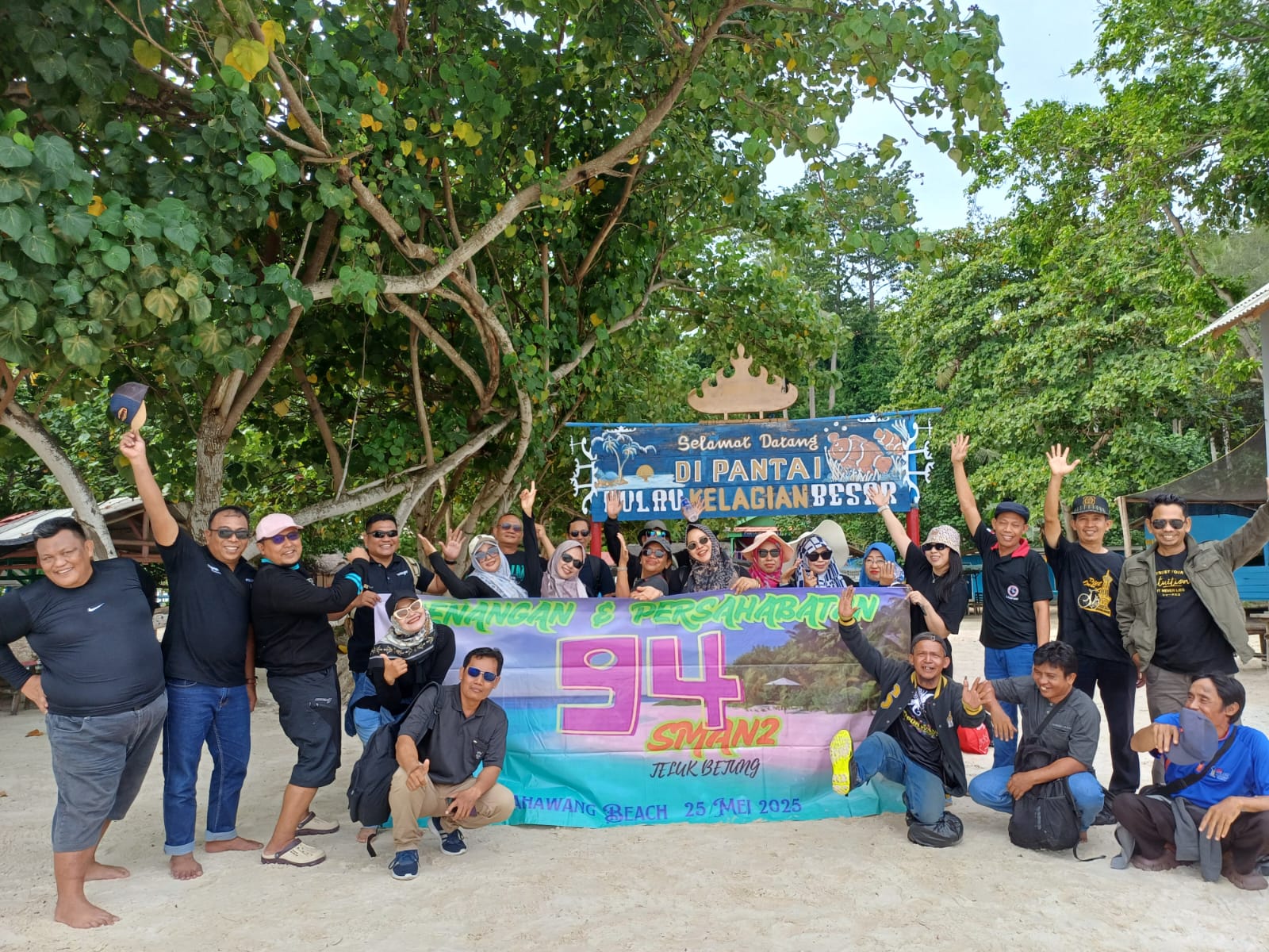 Alumni Ikasmaci ’94 Rayakan Usia 50 Tahun dengan Wisata Ceria ke Pahawang