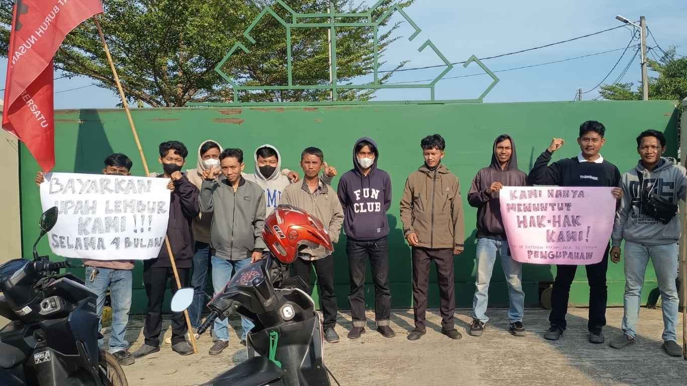 Tuntut Upah Lembur Empat Bulan, Puluhan Buruh PT Charoen Pokphand Jaya Farm Gelar Aksi Unjuk Rasa