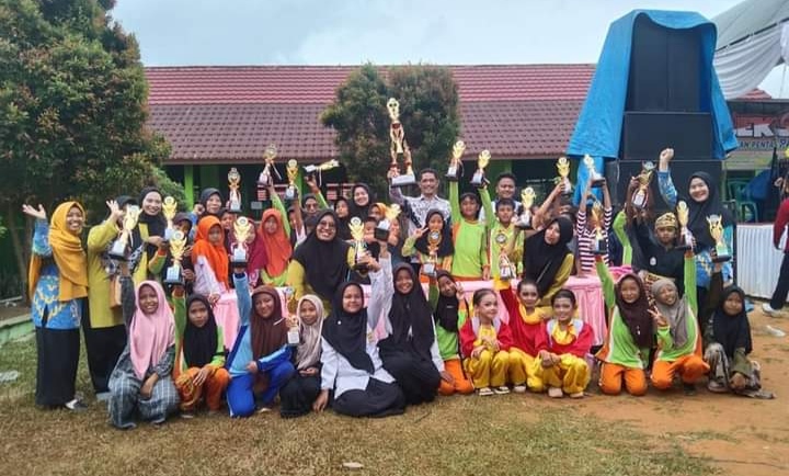 SDN 01 Umpu Kencana Juara Umum di 3 Ajang Bergengsi