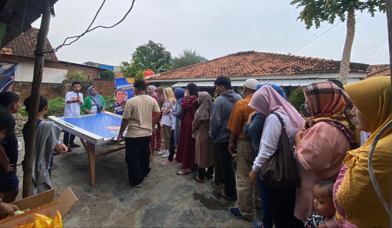 Keseruan Fun Games, Warga Surabaya Bahagia Bersama Iqbal Ardiansyah