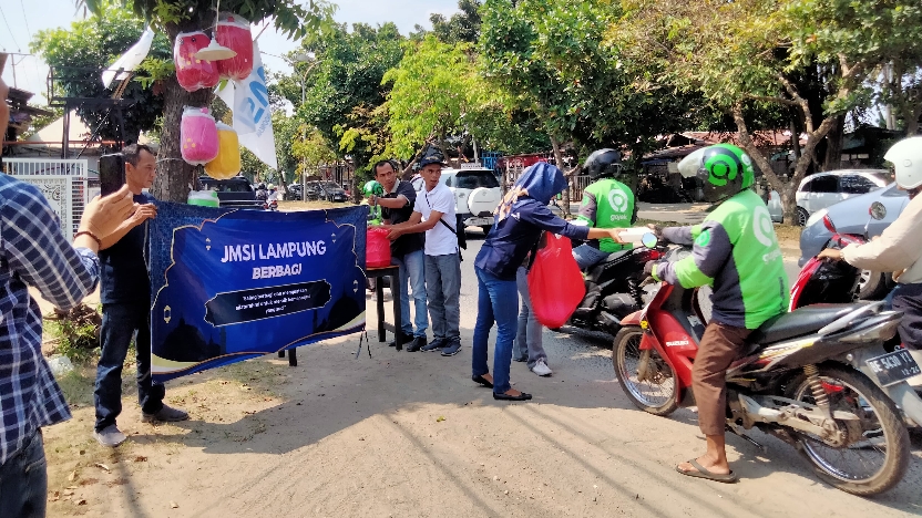 JMSI Lampung Berbagi Kebaikan, Bagikan Ratusan Nasi Kotak