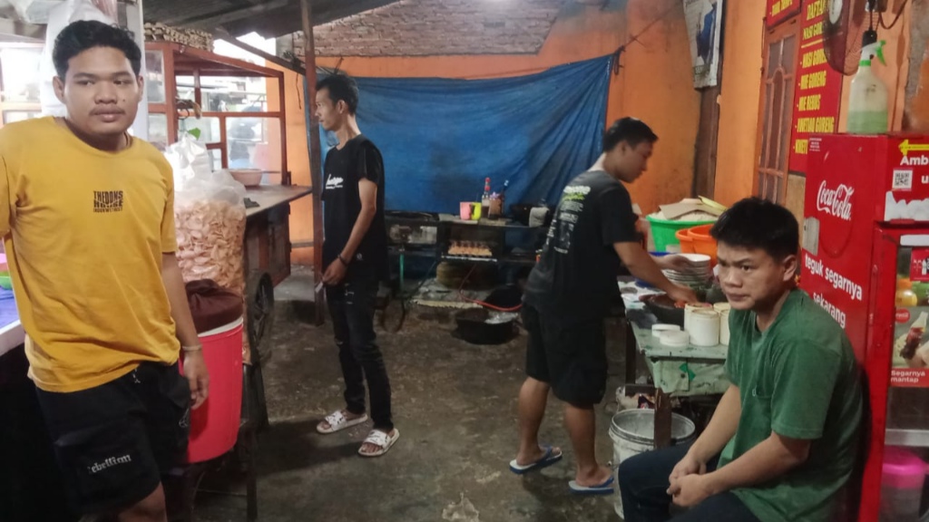 Warung Riko: Pecel Lele dan Nasi Goreng Juara di Tanjung Senang