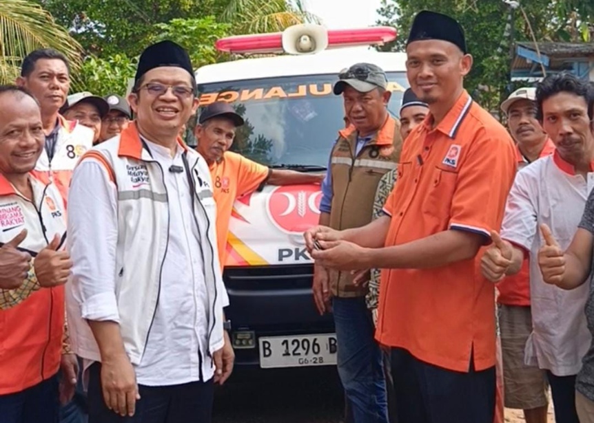Sehari Setelah Dilantik, Yusnadi Tepati Janji dengan Serahkan Ambulans di Lampung Timur