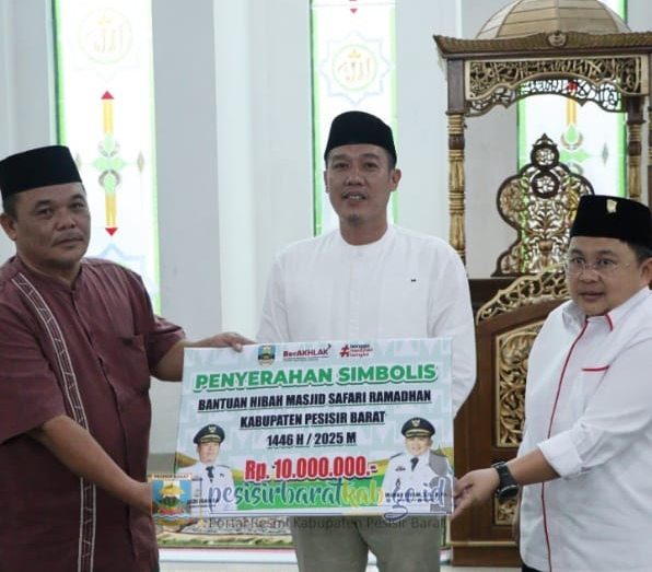 Bupati Pesisir Barat Hadiri Safari Ramadan, Salurkan Bantuan ke Masjid dan Marbot