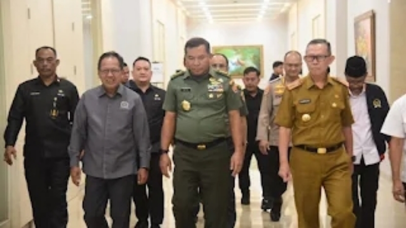 Ketua DPRD Provinsi Lampung Sambut Kunjungan Kerja Kasad dan Rombongan di Wilayah Korem 043/Garuda Hitam